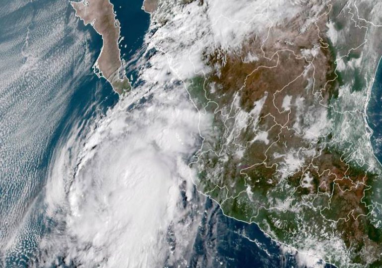 Huracán Pamela toca tierra en la costa Pacífico de México