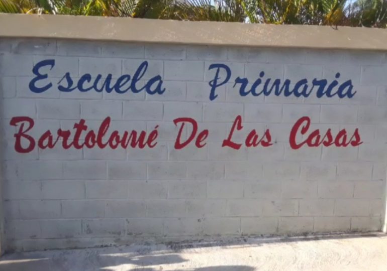 Vídeo| Personal de apoyo de escuela en Pantoja llevan nueve meses sin cobrar, reclaman pago prestaciones