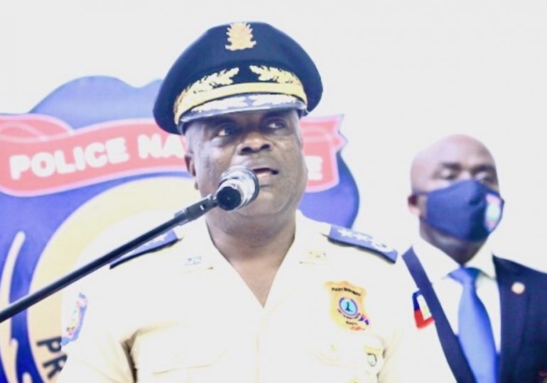 Primer ministro de Haití juramenta al nuevo jefe de la policía, el general Frantz Elbé