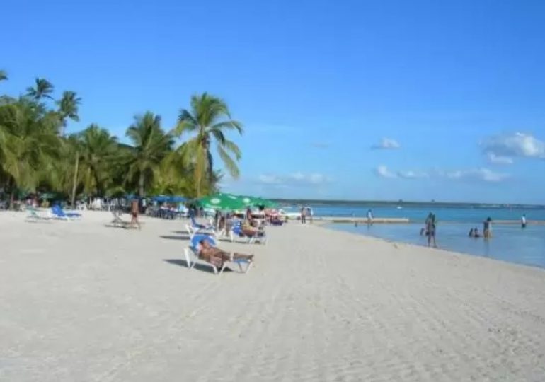 INAPA muestra resultados que evidencian que Playa Boca Chica está dentro de los límites aceptables