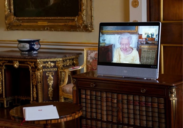 La reina Isabel II retoma compromisos oficiales tras reposo y hospitalización