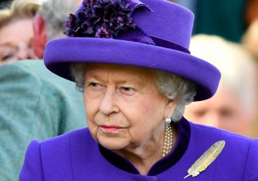 Reina Isabel II guardará reposo "al menos" dos semanas más