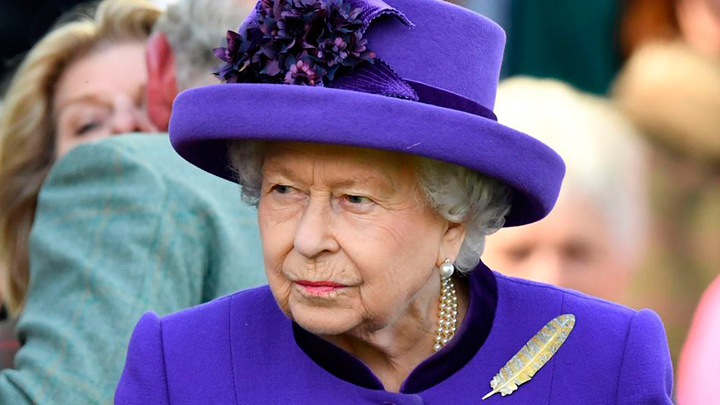 Reina Isabel II guardará reposo "al menos" dos semanas más