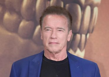 Arnold Schwarzenegger se pasa de listo en un evento en Reino Unido