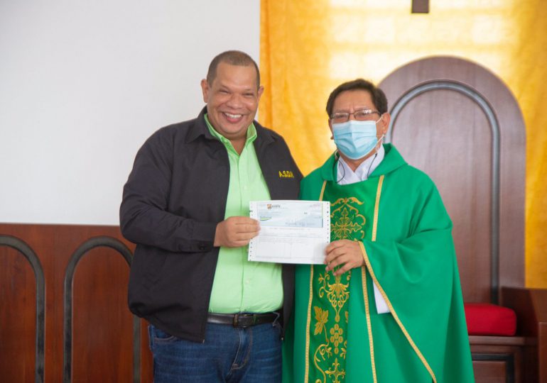 Alcaldía Santo Domingo Norte aporta RD$500 mil para remodelación de iglesia en Guaricanos