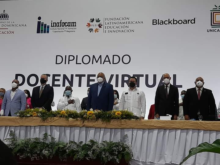 Gradúan más de mil maestros de “Diplomado Virtual " en Monte Plata