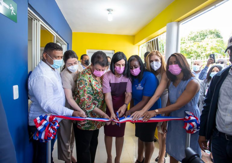 Primera dama y directora del Inaipi inauguran Caipi en La Cuaba