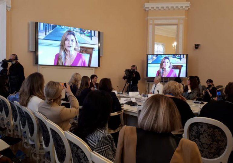 Alcaldesa Carolina Mejía participa como oradora en el Tercer Foro Euroasiático Femenino