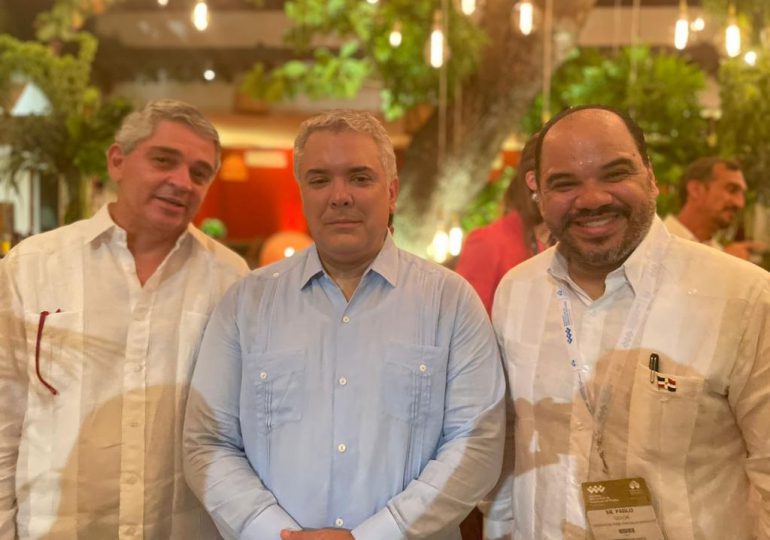 Defensor del Pueblo, Pablo Ulloa, comparte con el presidente de Colombia