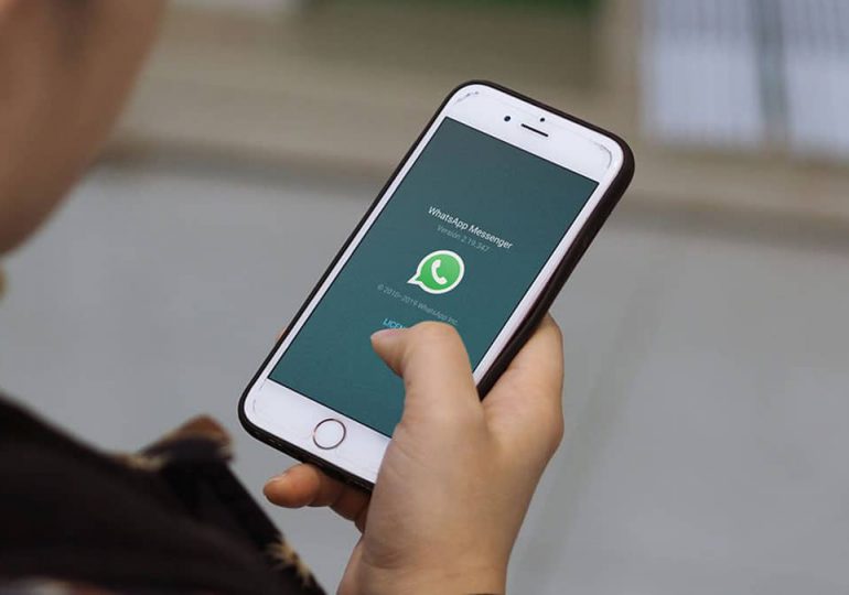 Recibe mensajes de WhatsApp con el celular apagado, sí es posible