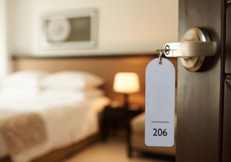 Ex empleada de hotel revela las cuatro cosas que nunca hay que usar en una habitación