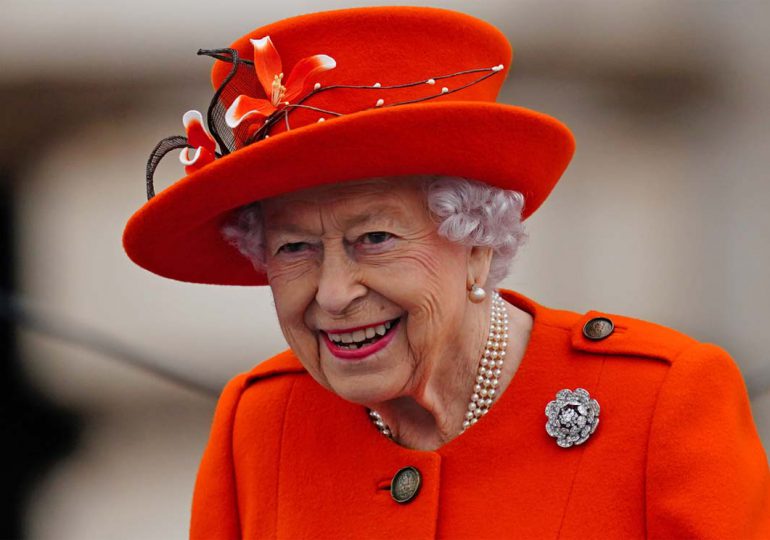 Reina Isabel II cancela el almuerzo familiar prenavideño por precaución