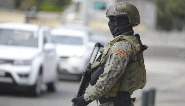 Hallan siete presos muertos en cárcel de Ecuador donde ocurrió masacre