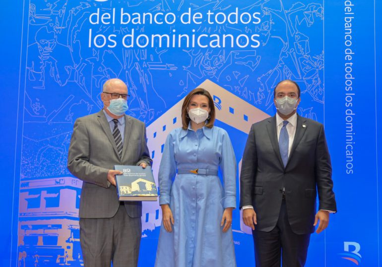 Banreservas presenta libro “80 años del banco de todos los dominicanos”