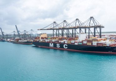 Buque de 15,000 TEUS llega a terminal portuaria de DP World como incremento de la competitividad de RD