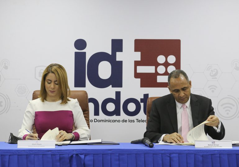 Indotel y programa Supérate pondrán en marcha proyecto para beneficiar a 2 mil hogares con acceso a Internet