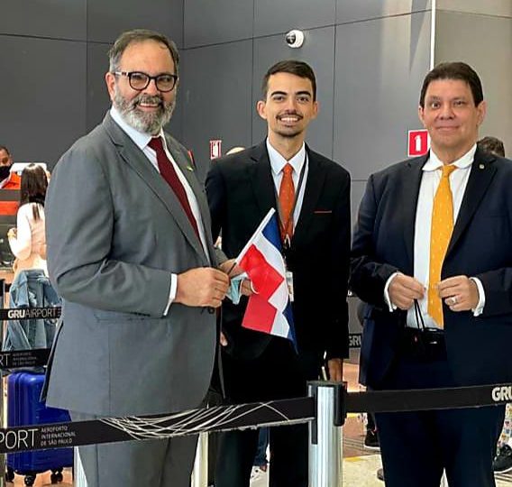 Cónsul general en Brasil despide primer vuelo a RD de la aerolínea GOL