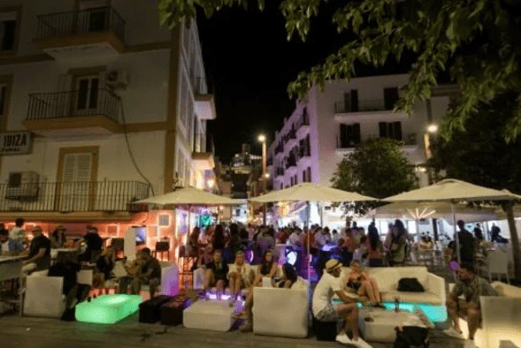 Bares y discotecas de España, preocupados por la escasez de algunas bebidas alcohólicas
