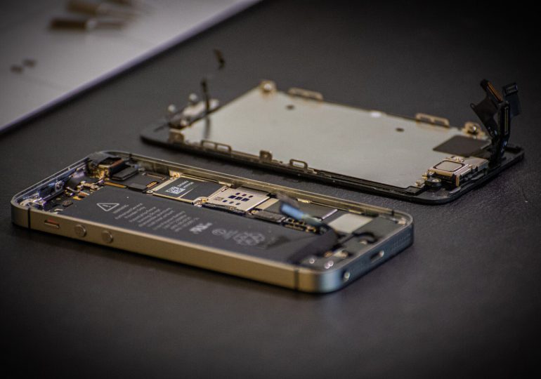 Apple permitirá que la gente  repare sus propios iPhone