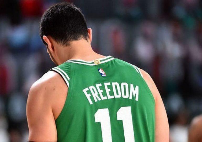 NBA: el pívot turco Enes Kanter cambiará su apellido a Freedom