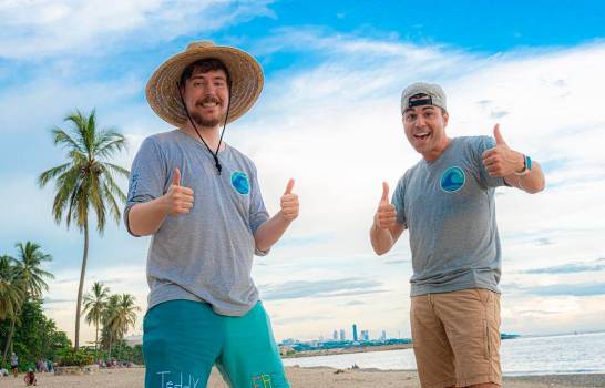Youtubers escogen RD para  lanzamiento de campaña mundial busca eliminar basura de las playas