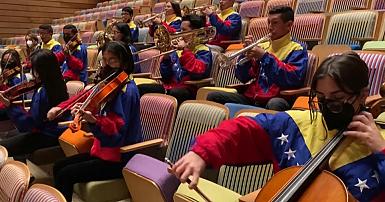 Venezuela logra récord Guinness con la "orquesta más grande del mundo"