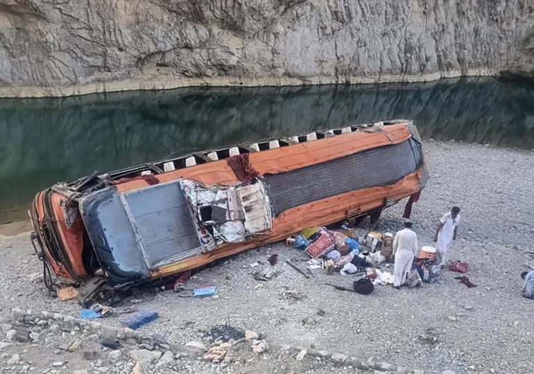 Al menos 20 muertos en un accidente de autobús en región paquistaní del Himalaya
