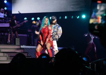 Anuel AA aparece en el concierto de Karol G en el Coliseo