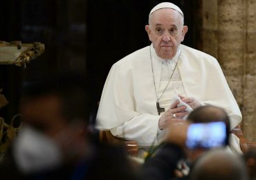 En Asís, el papa Francisco llama a "devolver la palabra" a los necesitados