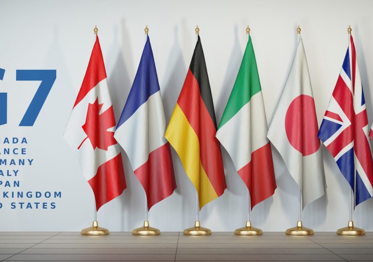 Reino Unido convoca reunión urgente de ministros de Salud del G7 por variante ómicron