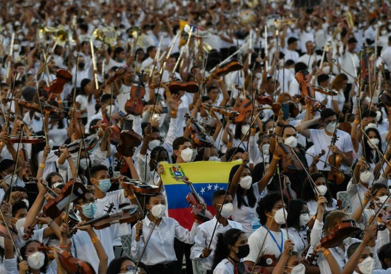 Venezuela logra récord Guinness con la "orquesta más grande del mundo"
