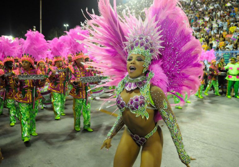 Bolsonaro se opone al regreso del carnaval brasileño en 2022