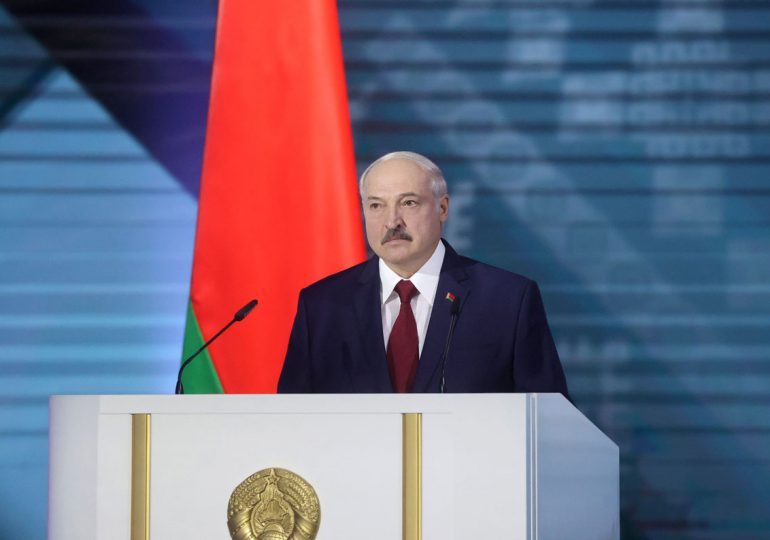 Lukashenko acusa a la Unión Europea de negarse a dialogar sobre los migrantes
