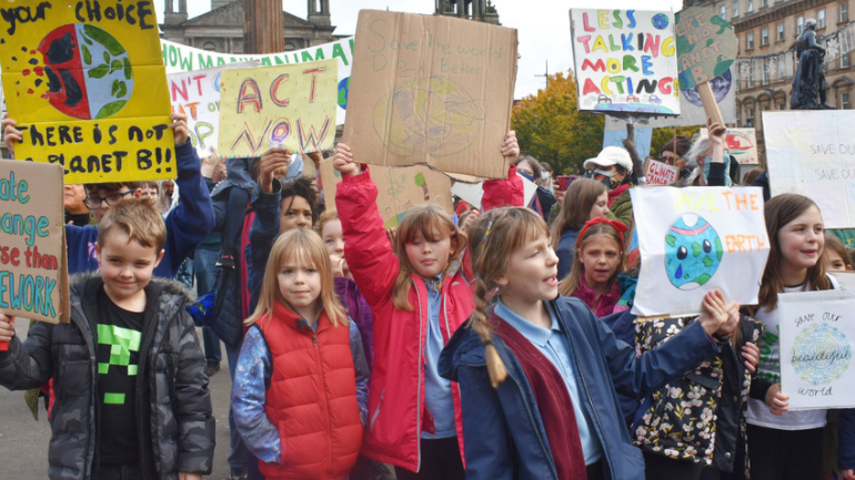Jóvenes toman la COP26 para exigir acciones contra el cambio climático