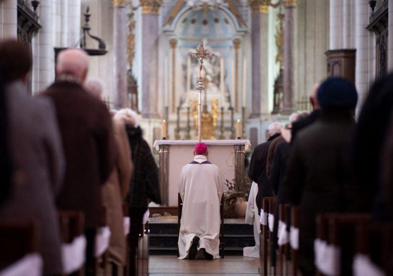 Obispos franceses venderán "bienes" de la Iglesia para indemnizar a víctimas de abusos