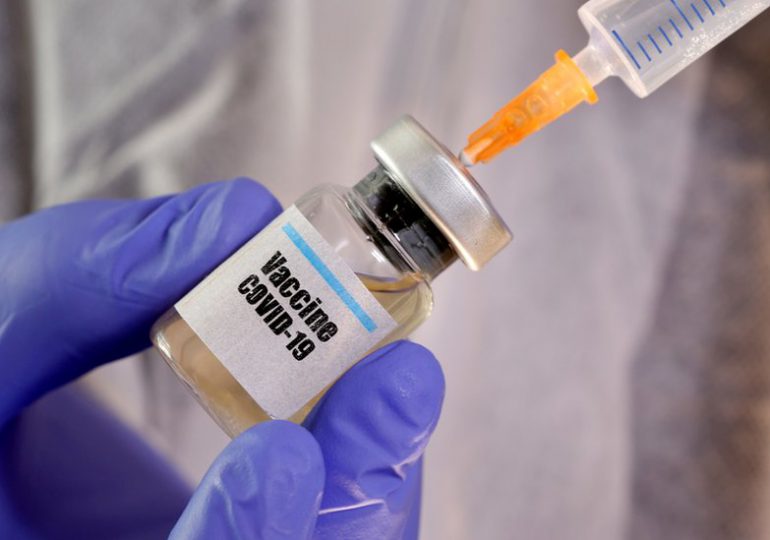 Pesimismo sobre la eficacia de las vacunas contra ómicron, que obliga a reforzar medidas