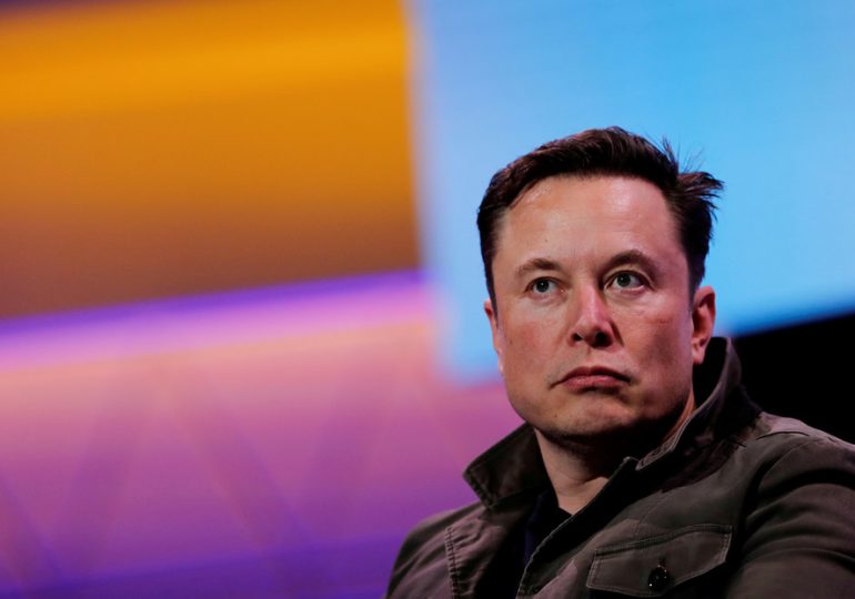 Tesla tropieza en Wall Street por una posible venta masiva de acciones de Elon Musk