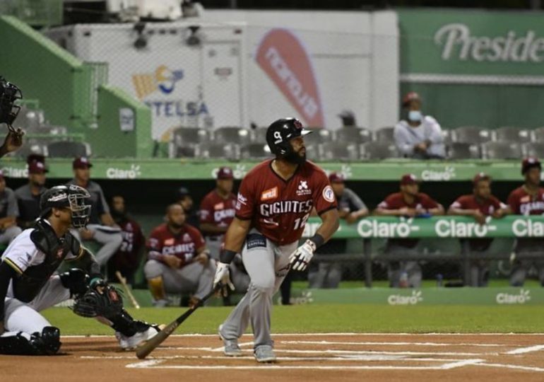 Los Gigantes vencen por blanqueada a las Estrellas 2-0