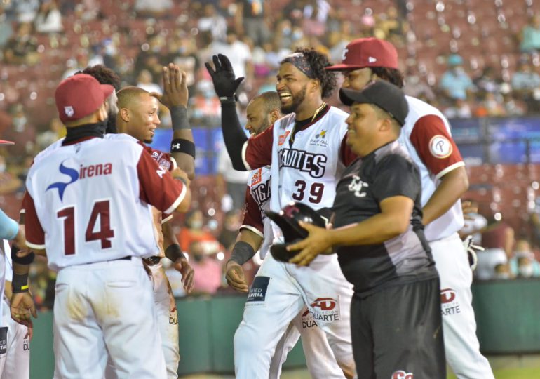 Gigantes propinan paliza a Tigres