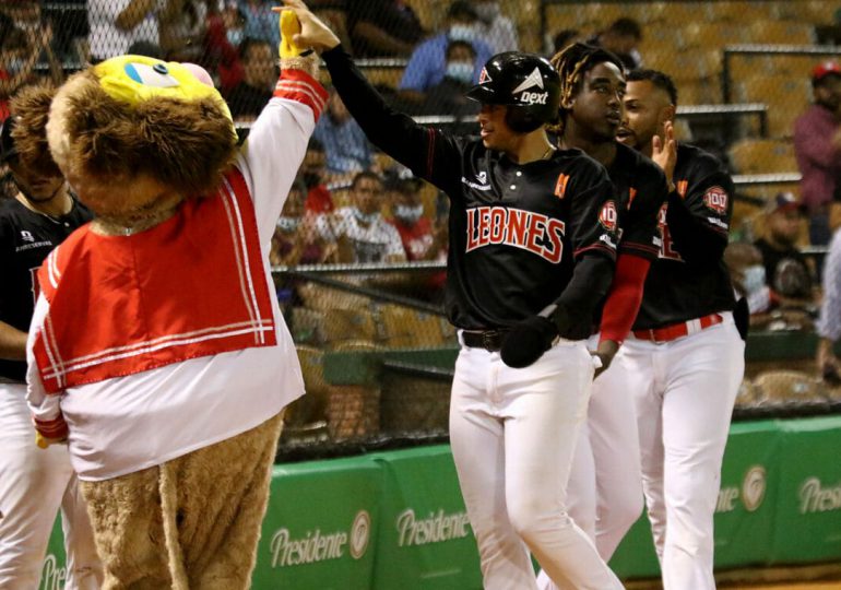 Leones derrotan a los Toros en el Quisqueya