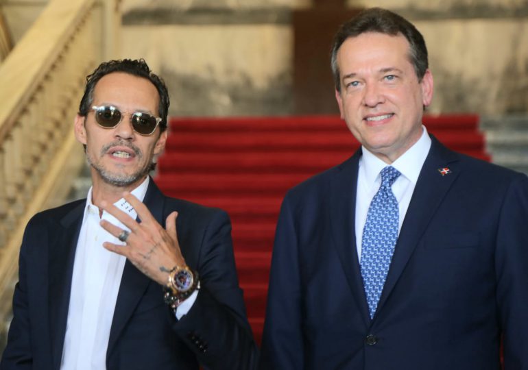 VIDEO|¿Negocios? Marc Anthony se reúne con Luis Abinader