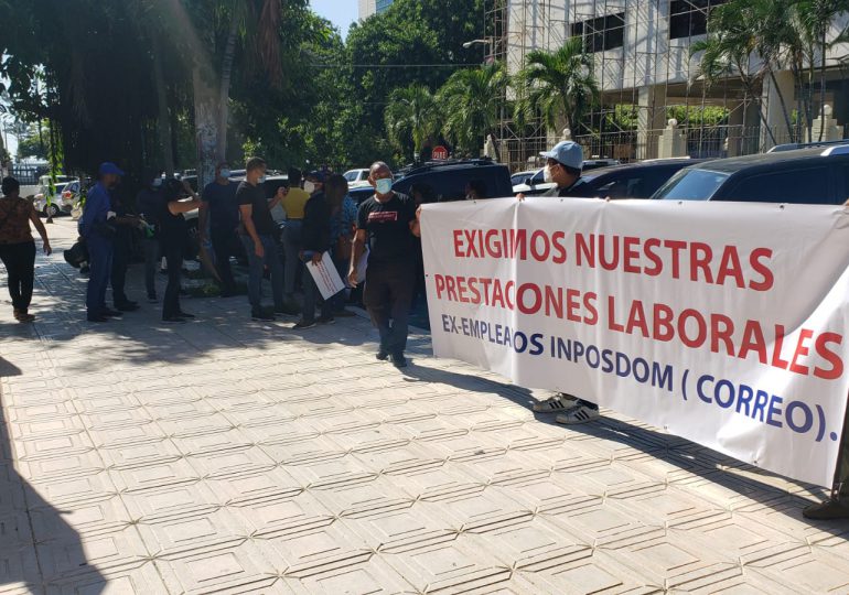 Vídeo | Exempleados Inposdom protestan ante PGR por prestaciones laborales