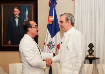 VIDEO|Presidente Abinader recibe a Raúl Di Blasio en el Palacio Nacional
