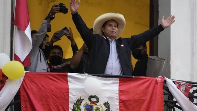 La derecha peruana plantea abiertamente destitución del presidente Castillo