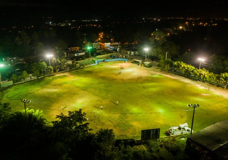 VIDEO | Edesur ilumina y electrifica estadio de Caballona, tras 15 años sin luz