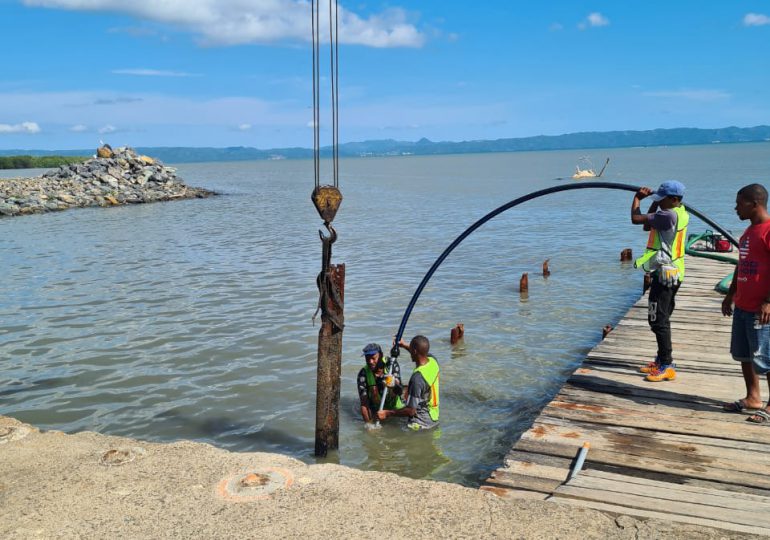 Autoridad Portuaria y Obras Públicas inician trabajos en el muelle de Sabana de la Mar