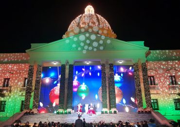 Palacio Nacional se viste de luces de colores con el árbol de Navidad