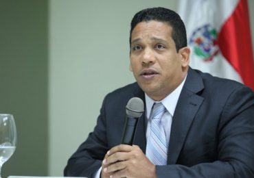 Carlos Pimentel asegura senador Victoria Yeb no debió contratar con el Estado tras asumir cargo