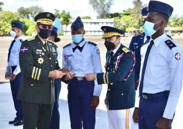Fuerza Aérea Dominicana reconoce a atletas militares que se destacaron en los  Tokio 2020