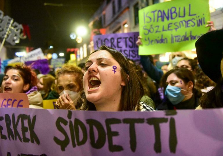 Miles salen a las calles en el mundo para pedir el fin de la violencia contra las mujeres